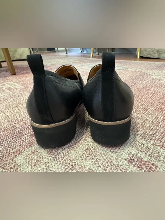 Vionic Cynthia chunky black loafer silver chain accent cinched heel  size 9 - Picture 4 of 9